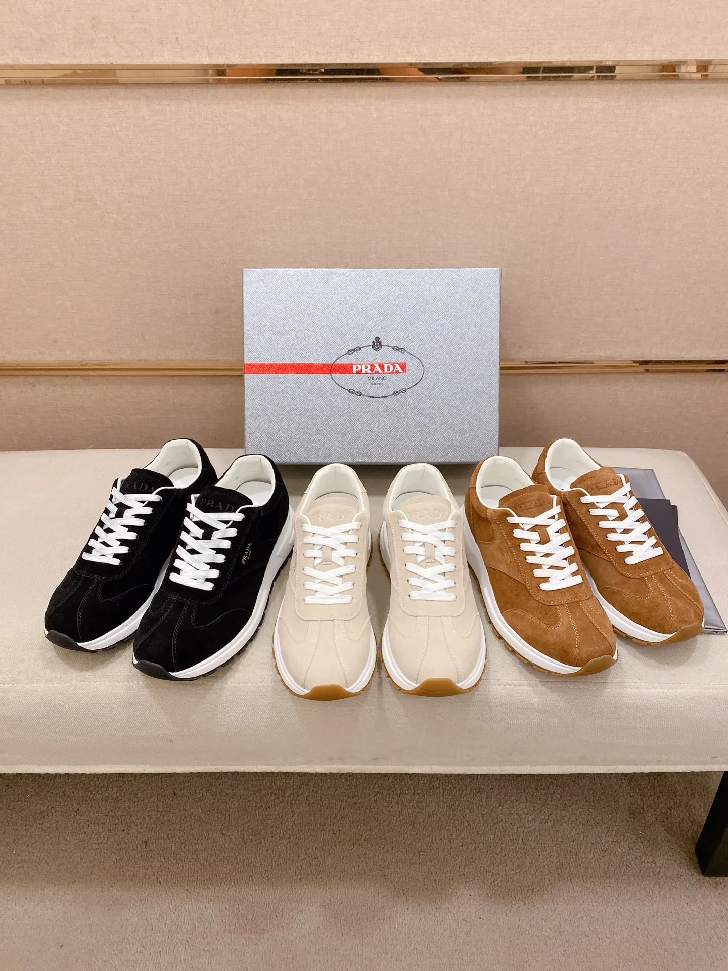 Men's shoes 💰 580💰 ✔️✔️✔️High version High-quality new PRADA counters are launched simultaneously. The new men's shoes and 😘fabric are selected suede cowhide and are made by pure handicrafts. Lining: Full cowhide lining. 👍🏿 High-end ☄️ air-cushion molded anti-slip rubber outsole, exquisite lines, simple and elegant, comfortable and high-end for leisure travel. Code number: 38 to 44